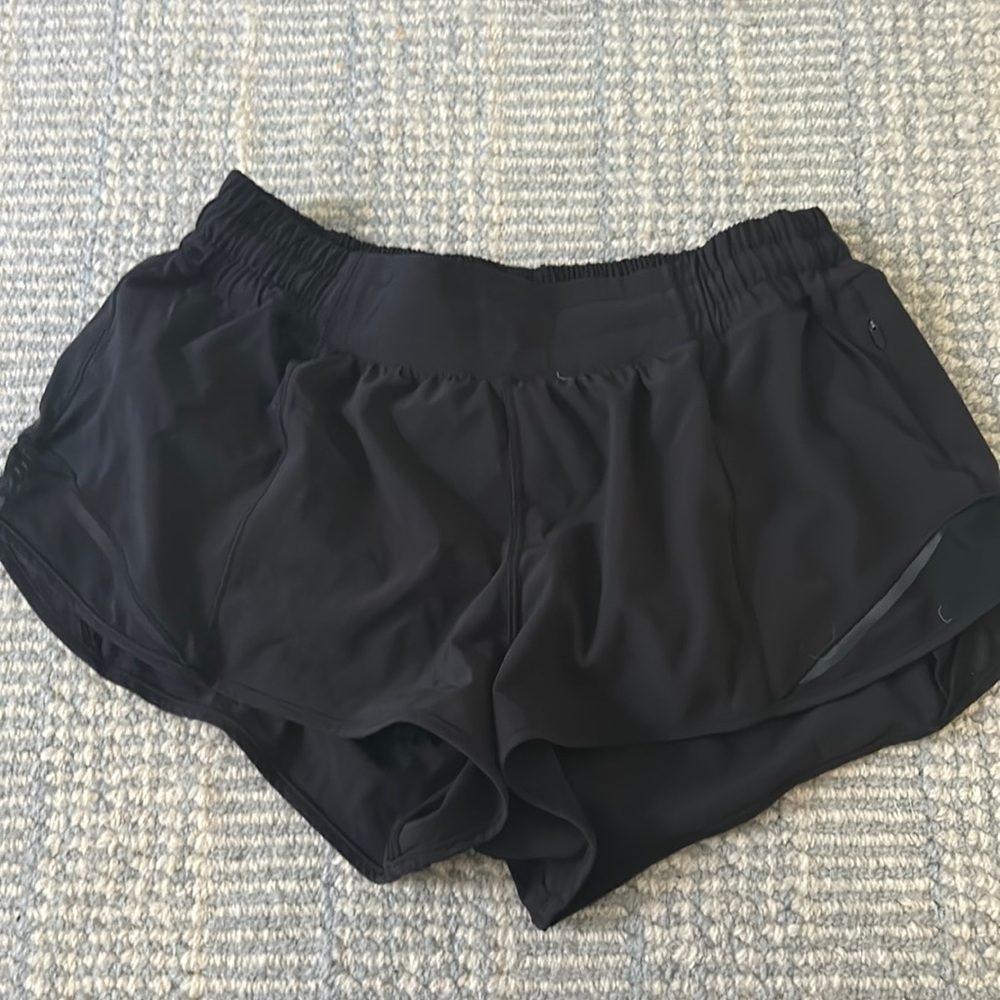 Lululemon Black Hotty Hot length 2.5